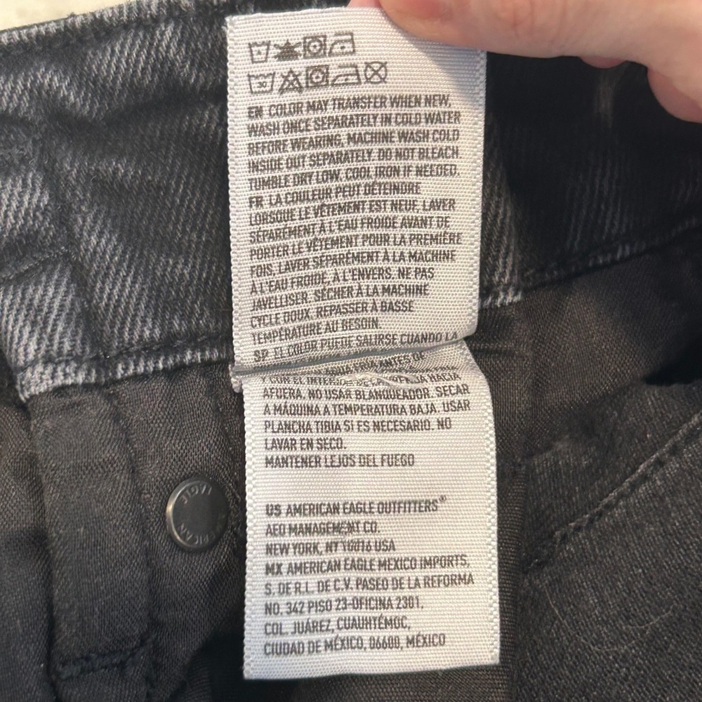 American Eagle Mom Jeans Black Wash High Rise Straight Leg‎ Size 6 Grunge - Picture 5 of 13